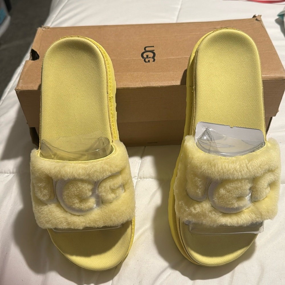 Yellow  Laton fur Ugg slides